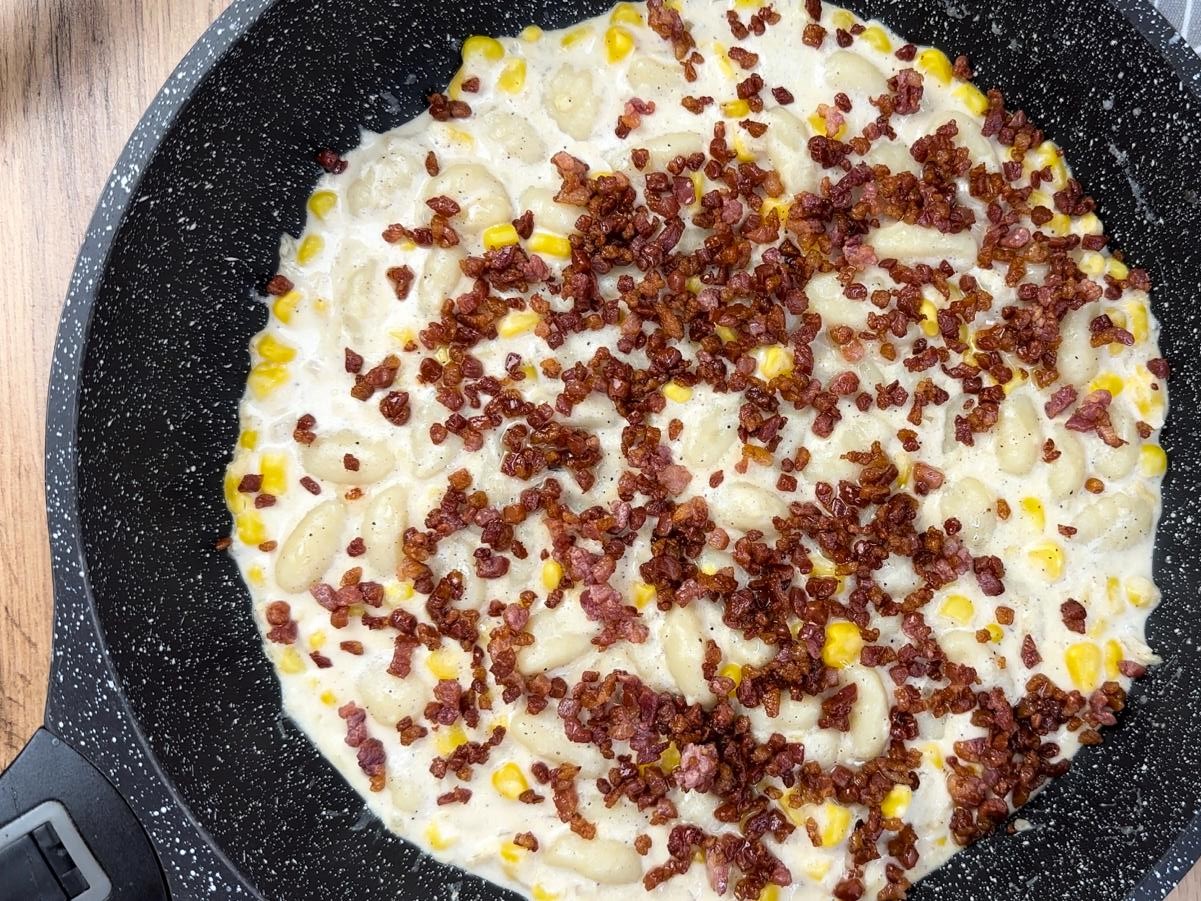 Tejszínes baconos gnocchi recept